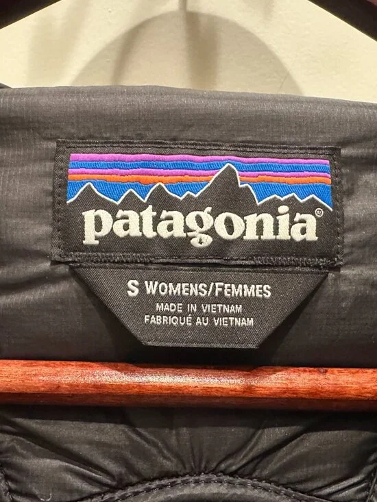 Patagonia Macro Puff Hoody Women’s Small Black Insulated Jacket: Excellent Cond - Picture 4 of 6